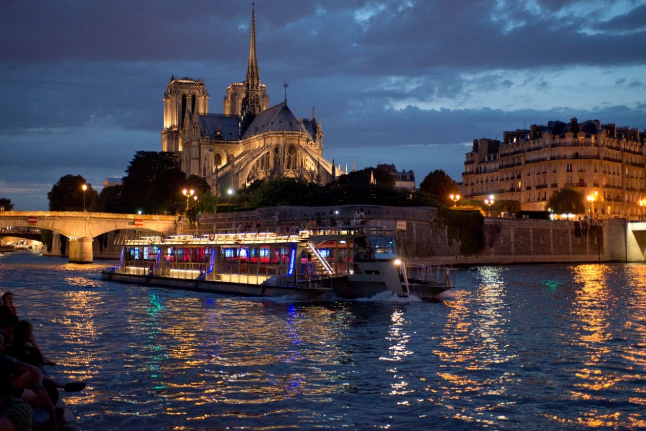 Paris Open-Top Bus Tour, Seine River Cruise, and Eiffel Tower Dining Experience - image 11