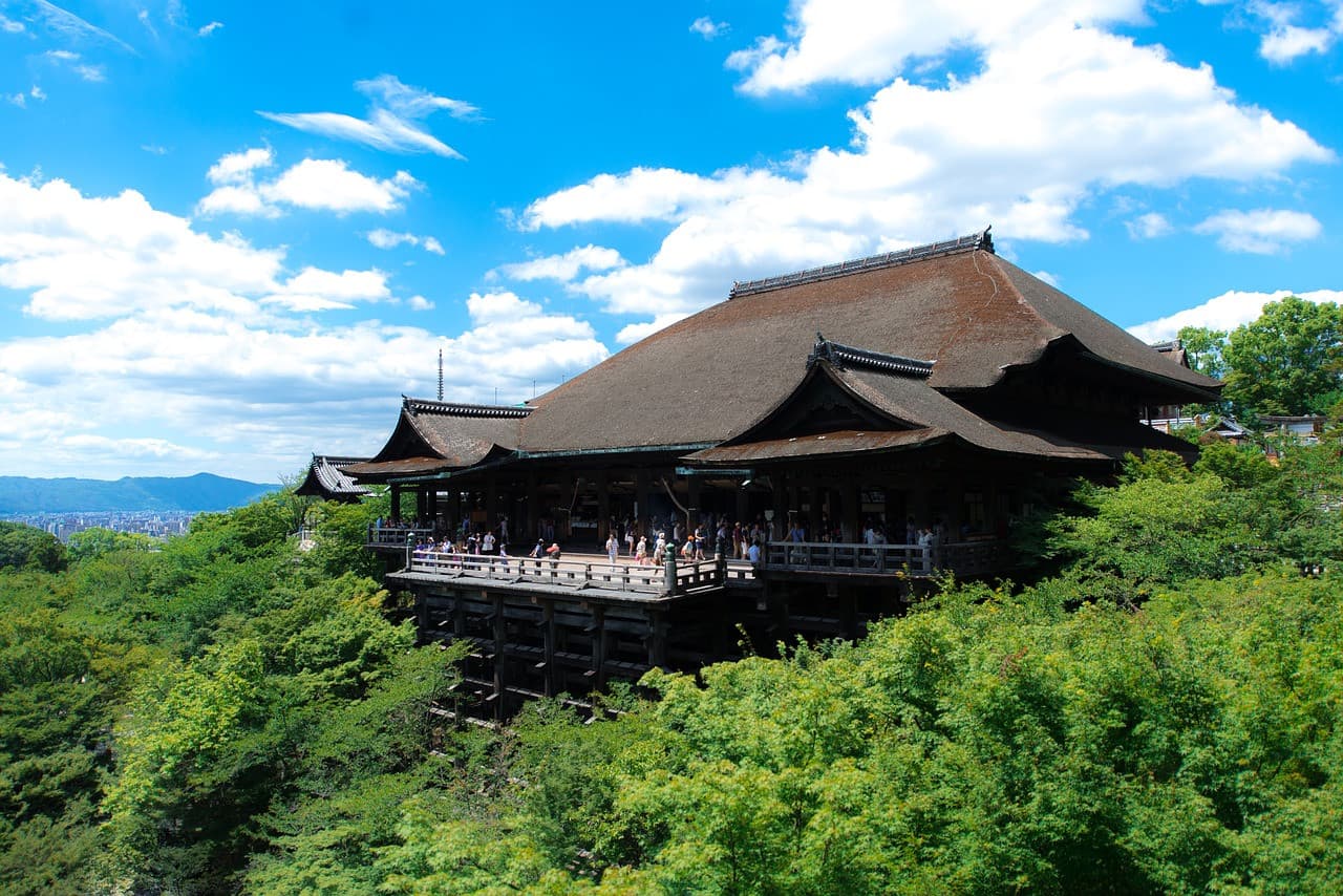 Kyoto Half-Day Temple Tour: Kinkaku-ji, Ginkaku-ji, Kiyomizu-dera - image 5