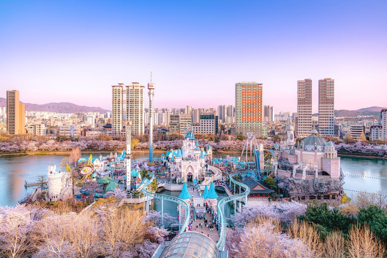 COMBO: AREX Incheon Airport Express Train + Korea SIM Card + Lotte World - image 9
