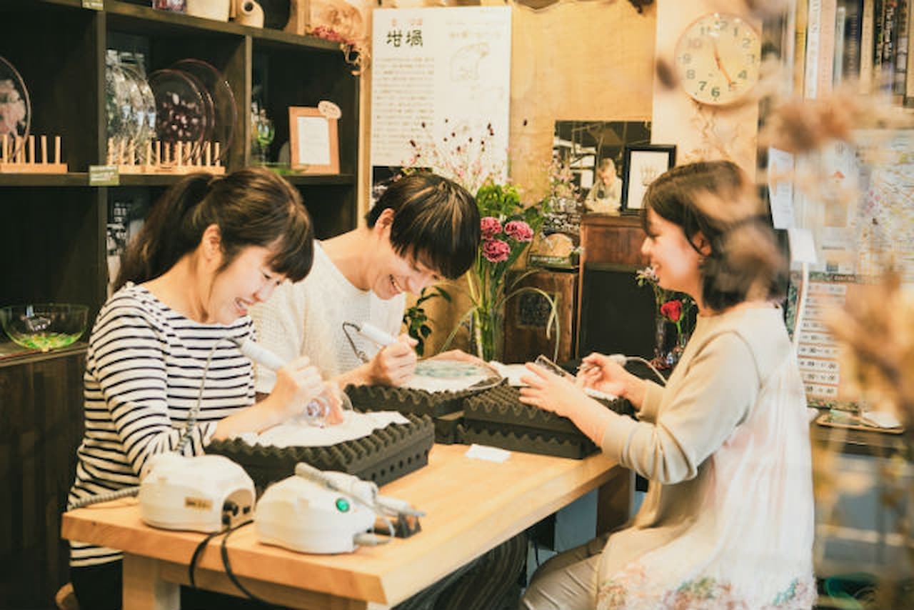 Glass Carving Experience at Tokyo Small Museum of Books About Glass - image 6