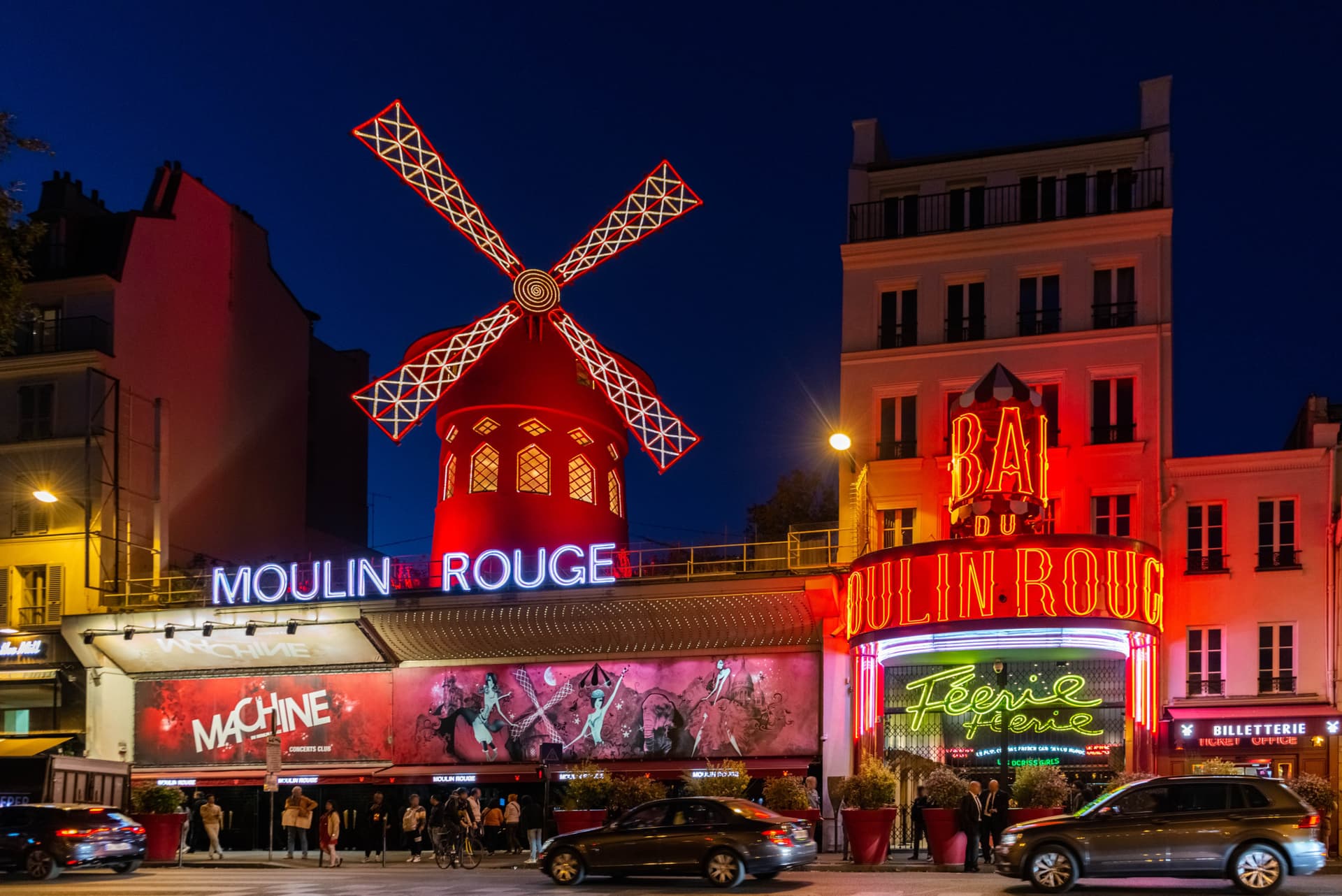 Moulin Rouge Cabaret Show and Paris Bus Tour - image 7
